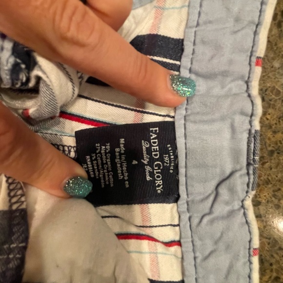 Banana Republic Bundle of 3 shorts-like new size 4. - Picture 5 of 9